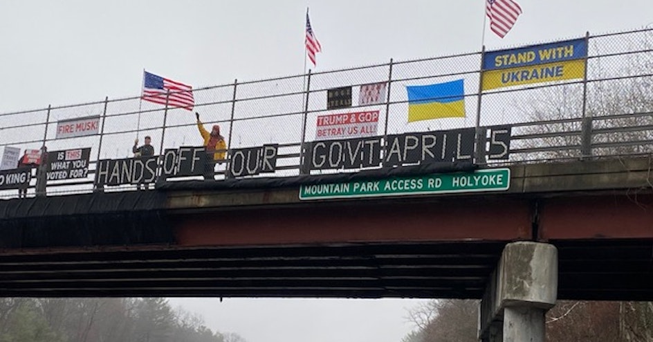 Workshop for Visibility Brigade Protests organized by Swing Blue Alliance